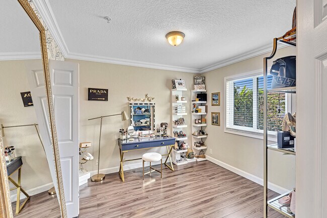 Building Photo - 323 Bayfront Dr