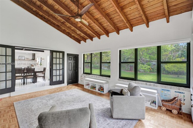 Building Photo - 9901 SW 79th Ave