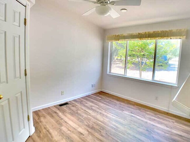 Building Photo - 2100sf 2 bed / 2 bath home with spacious living spaces for rent!