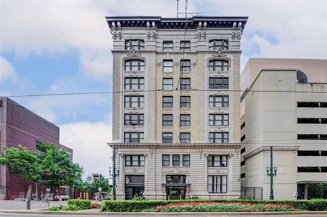 Building Photo - 201 Main St