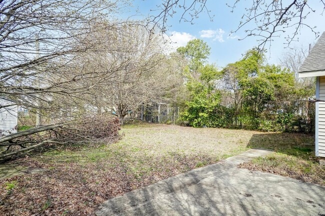 Building Photo - Gorgeous Three Bedroom Home!