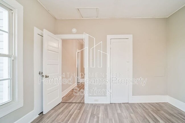 Building Photo - 1505 Gholson Ave S East