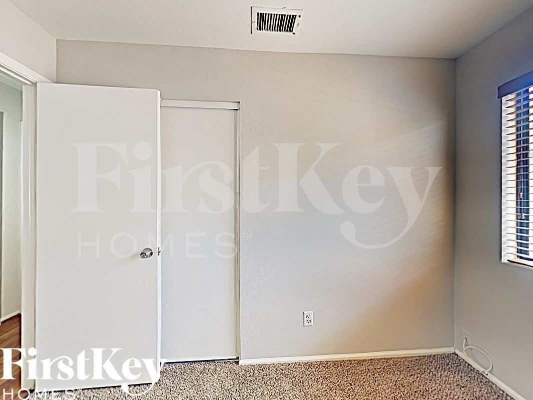 Building Photo - 3167 W Foothill Dr
