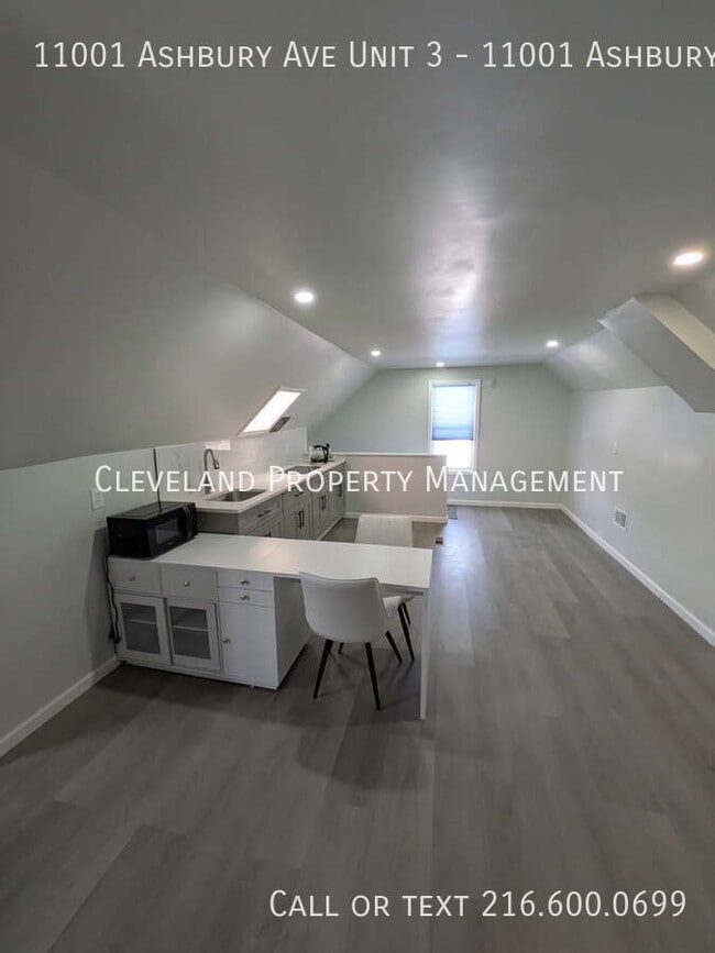 Building Photo - 11001 Ashbury Ave