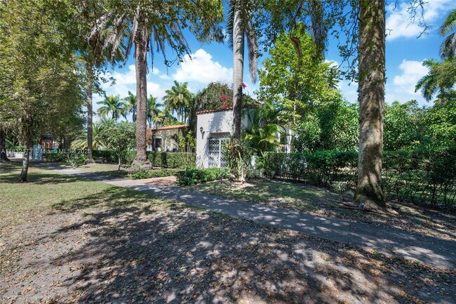 Building Photo - 1624 Granada Blvd