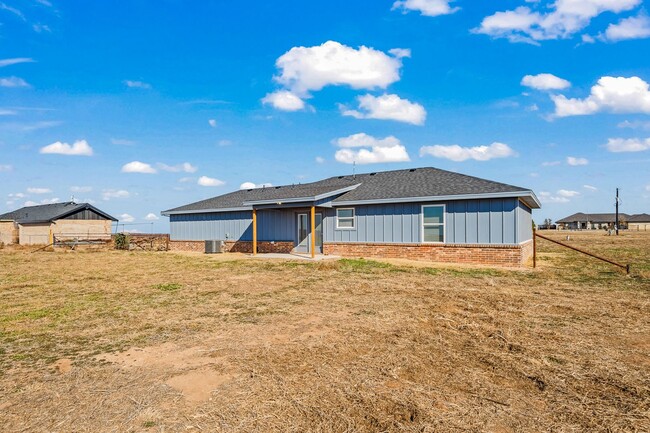 Building Photo - Country Living In Roosevelt ISD!