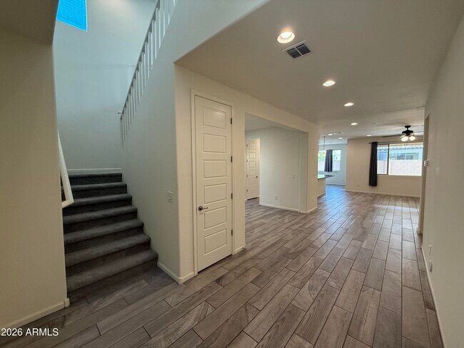 Building Photo - 263 E Lantana Dr