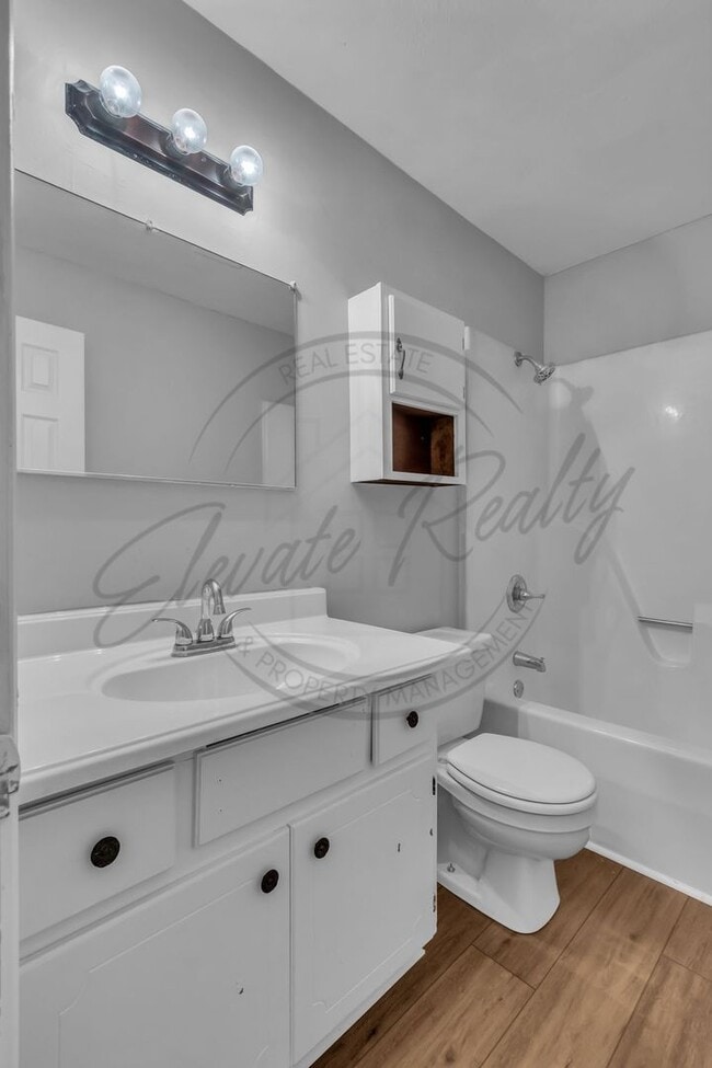 Building Photo - Two Bedroom Ranch Duplex in North Columbia (1/2 off first months rent)!