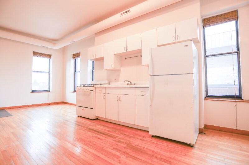 Building Photo - 652 N Noble St