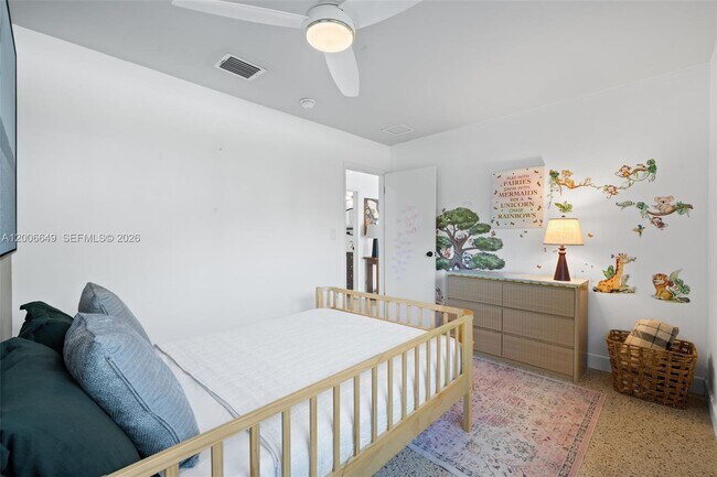 Building Photo - 930 N 11th Ct