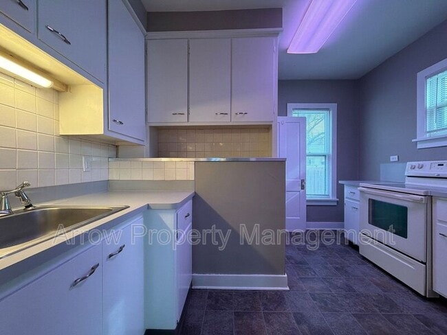 Building Photo - 1928 S 10th St