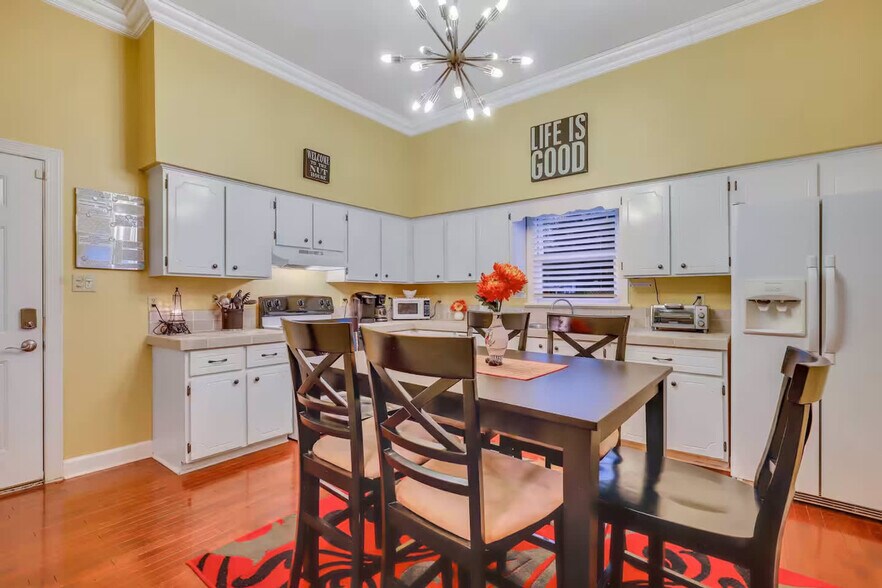 Building Photo - 524 E Duffy St