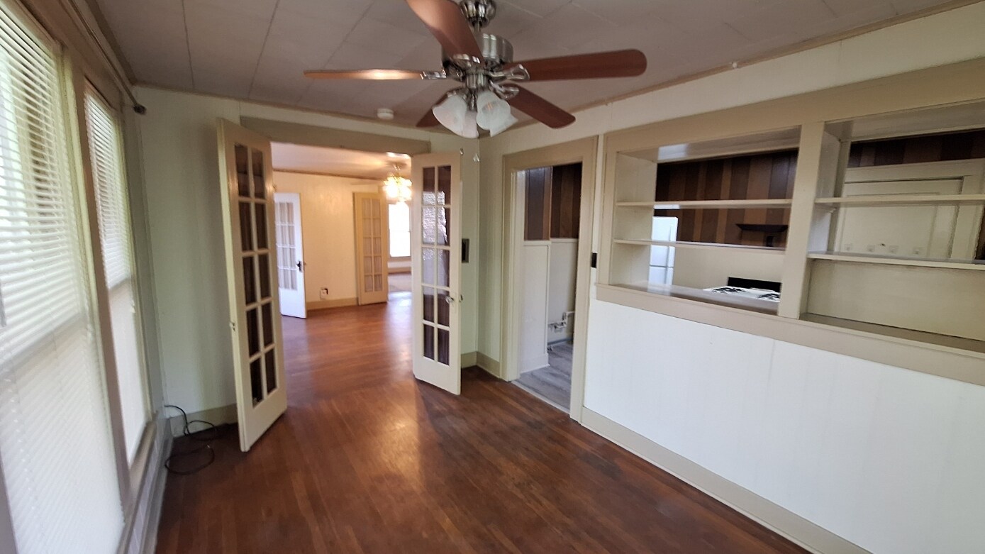 Dining room - 3228 Washington St