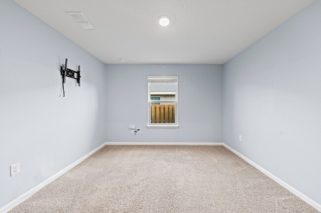 Building Photo - Redstone Commons 4bed/2bath Available Now!