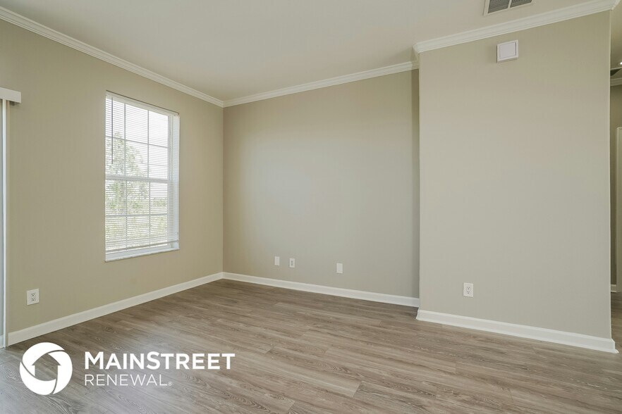 Building Photo - 603 E 8th St