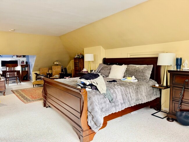 Building Photo - 740 Belmont St