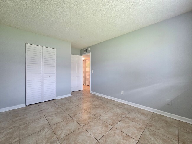 Building Photo - 605 Northlake Blvd