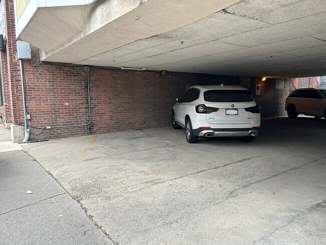 Building Photo - 81 Boylston St