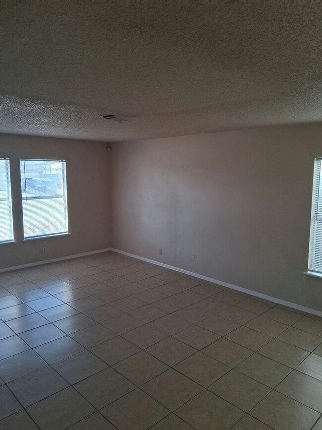 Building Photo - 874 Fillmore Dr