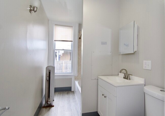 Building Photo - 58 Howes St