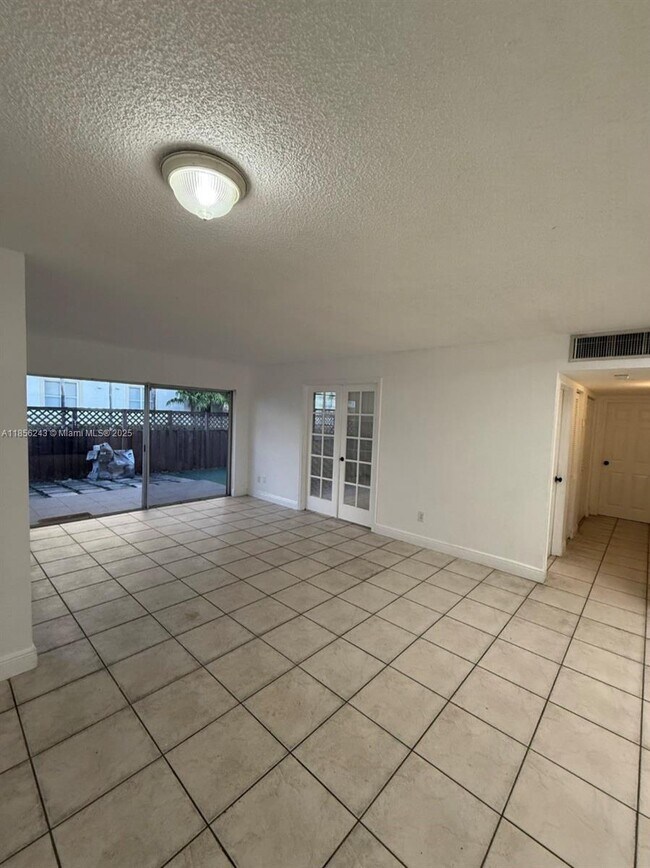 Building Photo - 4330 NW 79th Ave