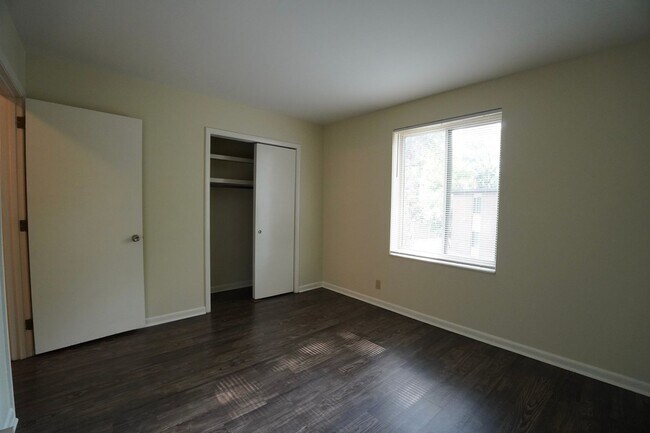 Building Photo - 2601 Hillsboro Pike