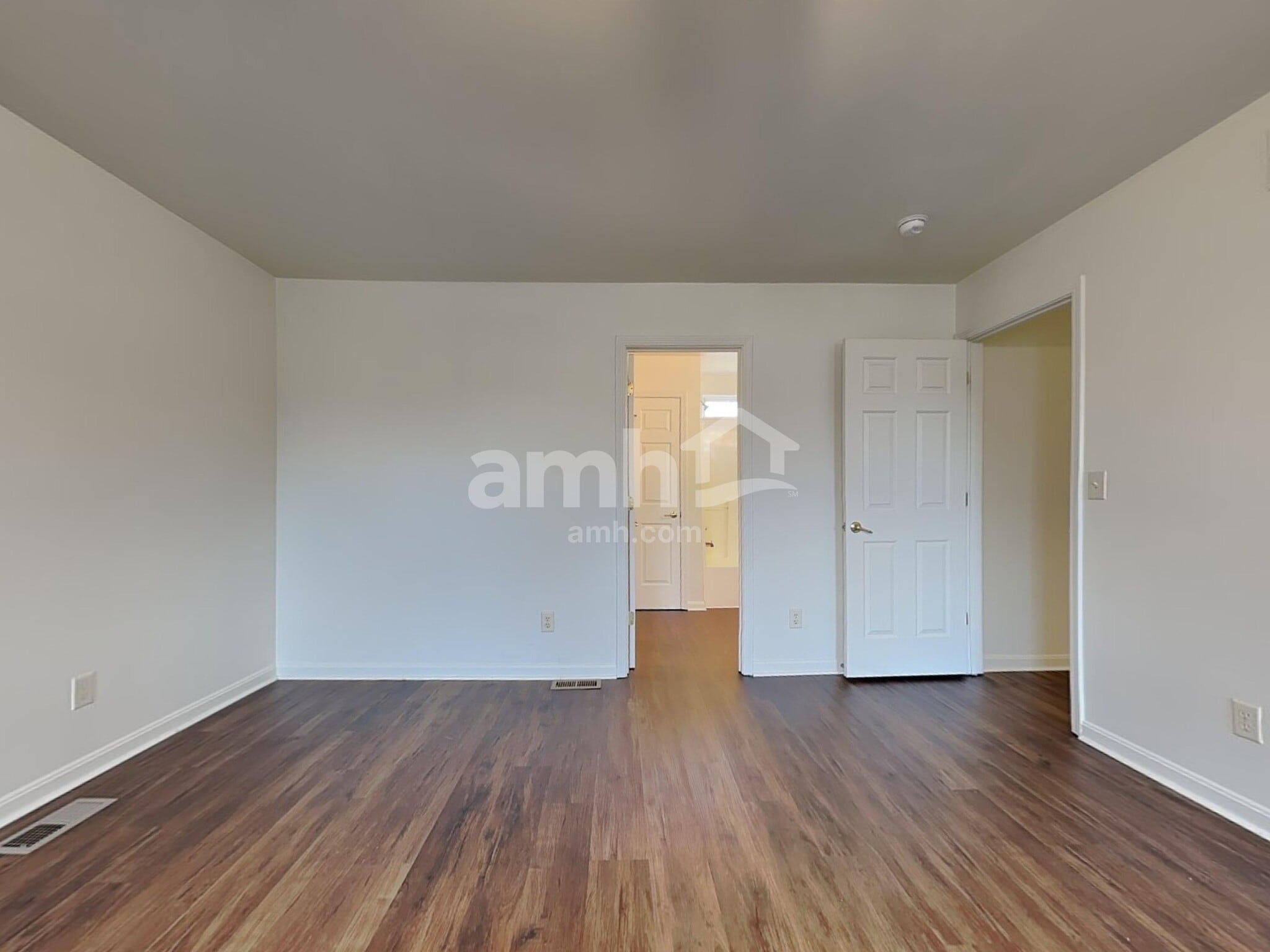 Building Photo - 8400 Woodcreek Dr