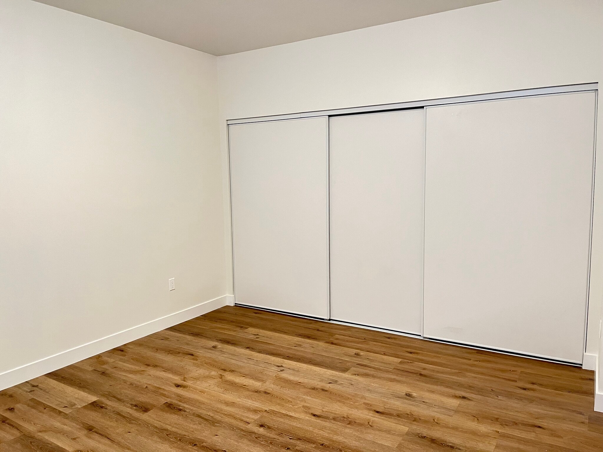 Building Photo - 9938 Lull St