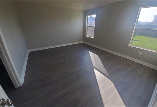 Building Photo - 14927 Diamond Way