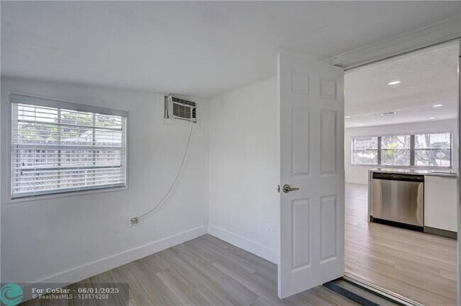 Building Photo - 5521 SW 39th St