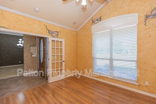 Building Photo - 6910 Logan Pl