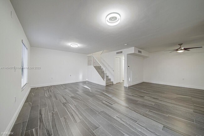 Building Photo - 3 br, 2.5 bath House - 4704 SW 67th Ave