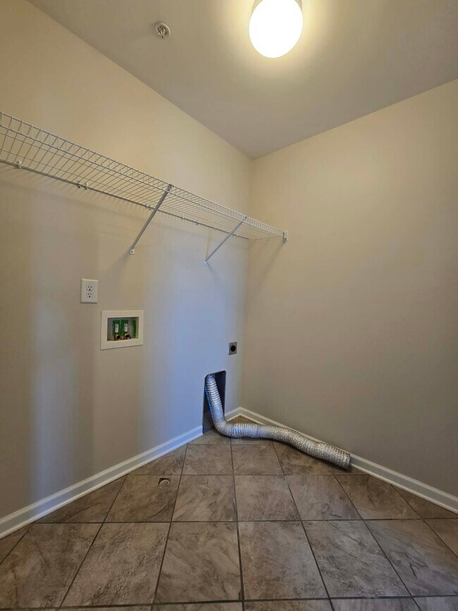 Building Photo - 405 Birr Dr