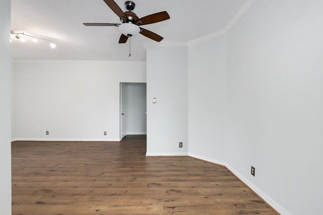 Building Photo - 2209 S Braeswood Blvd