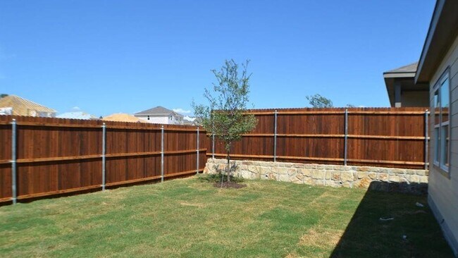 Building Photo - 824 Cedar Elm Dr