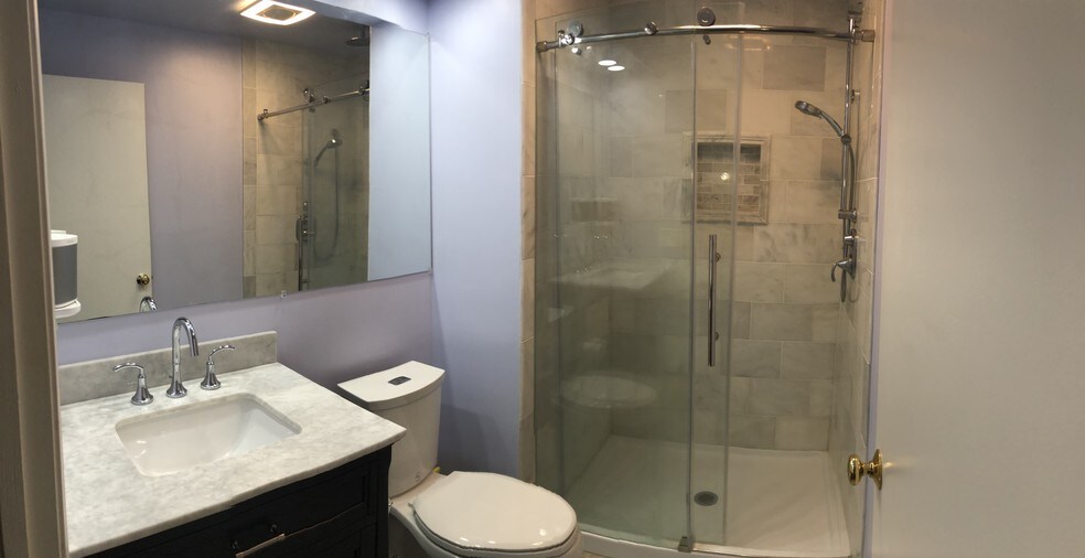 Master Bathroom - 2501 Vroom Dr