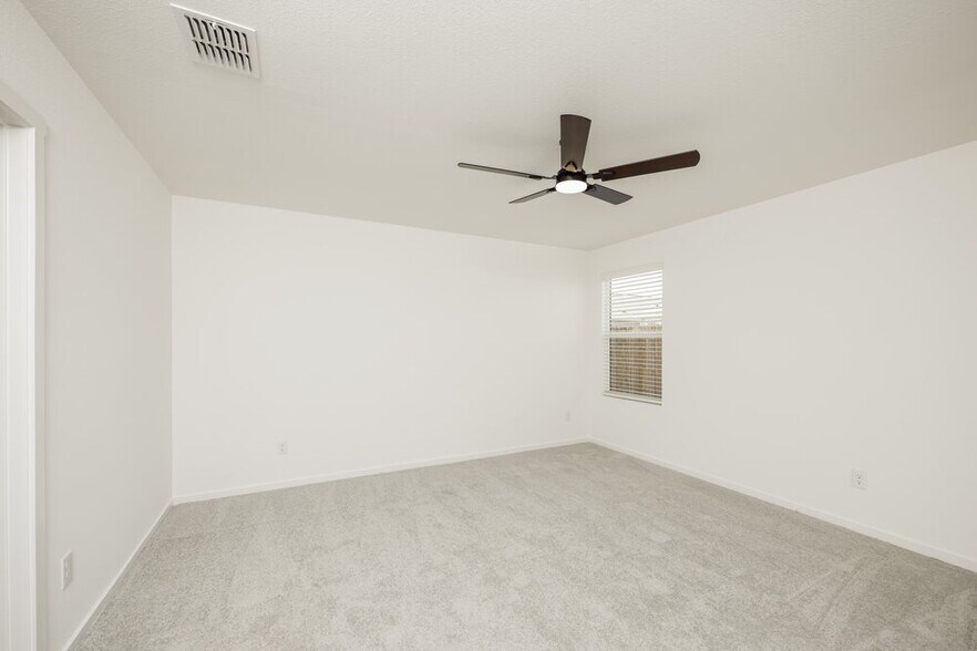 Building Photo - 1227 Maple St