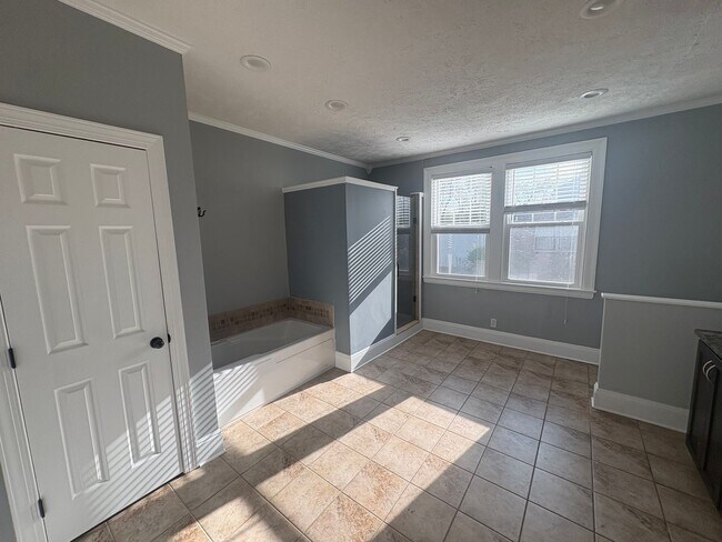 Building Photo - 5BR/2.5 Bath in Prime 12 South | Park-Facing | Two Sunrooms | Walkable Luxury Living