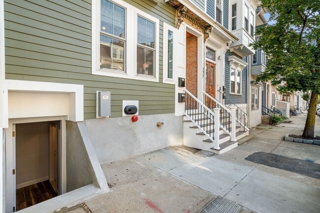 Building Photo - 277 W 5th St