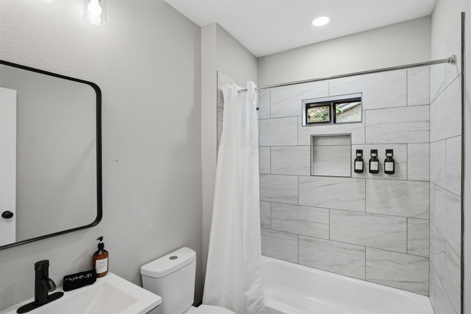 Building Photo - 830 Porter St