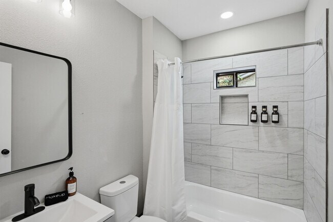 Building Photo - 830 Porter St