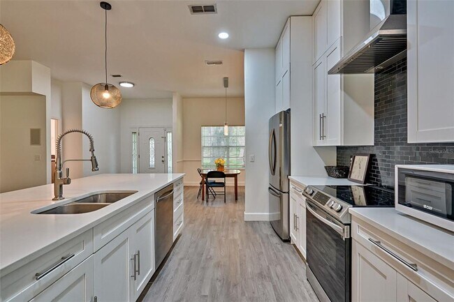 Building Photo - 6505 SW 135 Pl