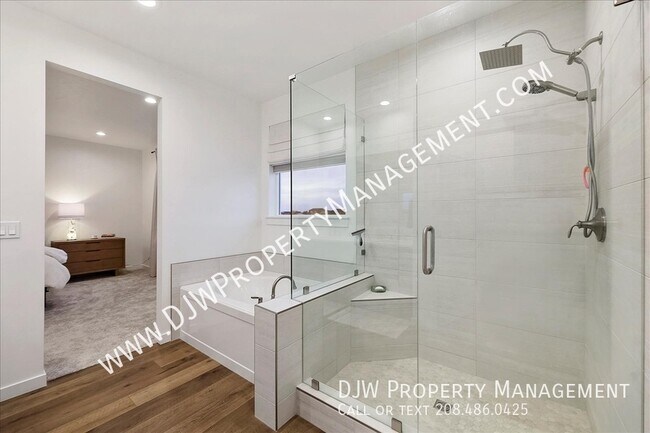 Building Photo - 14588 Cooper Sunrise Dr