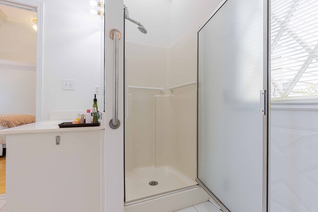 Building Photo - 630 Georgian Hills Dr