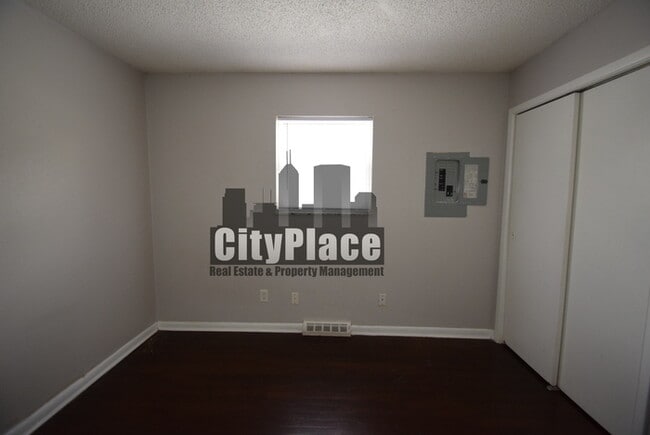 Building Photo - 2410 N Lesley Ave