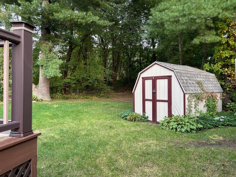 Building Photo - 102 Cottage Rd