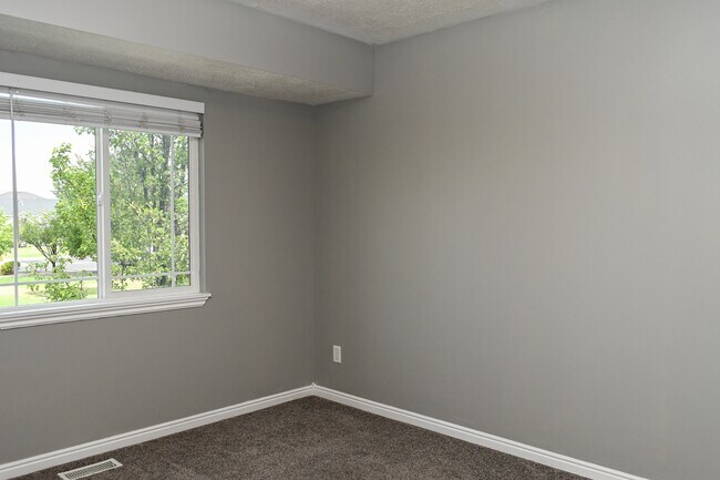 Building Photo - 487 W 1490 N