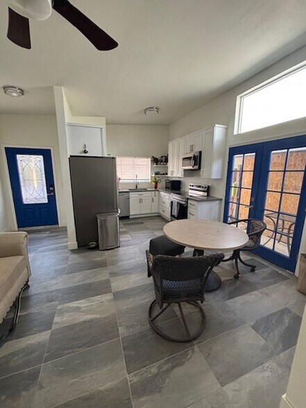 Building Photo - 44860 Swingle Ave