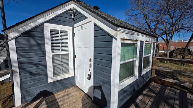 Building Photo - Norman Studio Apartment