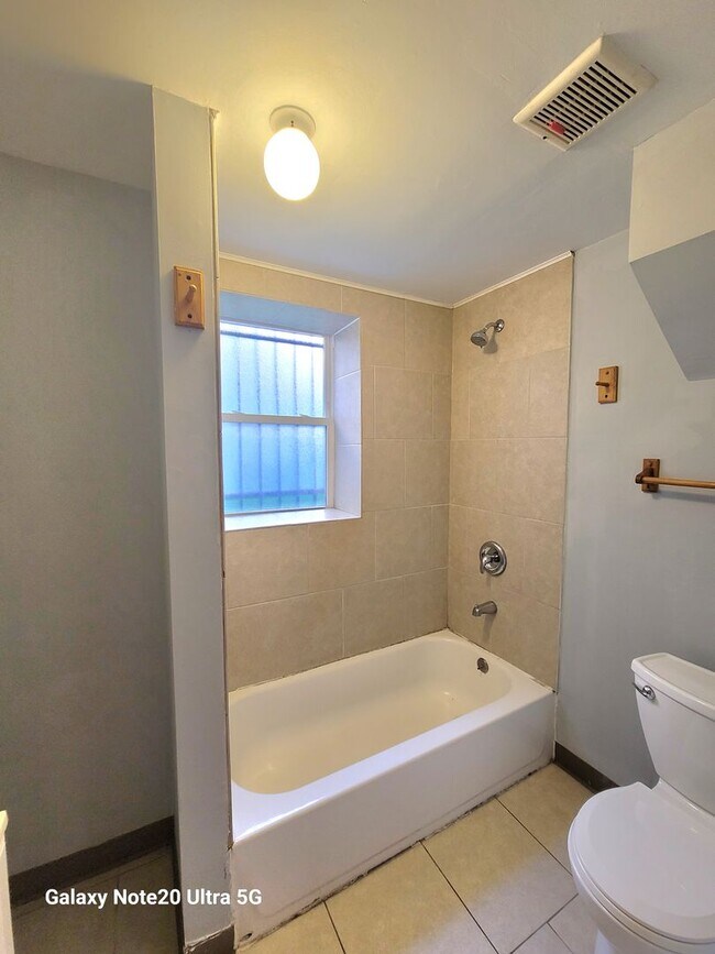 Building Photo - 1423 S Drake Ave